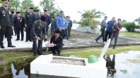 Ziarah Rombongan Peringati Harkitnas Ke-118, Bupati Herman Pimpin Tabur Bunga di TMP Yudha Bhakti