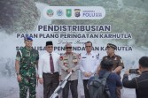 Pendistribusian Plang Larangan, Riau Perkuat Komitmen Pencegahan Karhutla