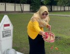 HUT Golkar ke 61, Zulaikha Wardan Ziarah ke TMP Kusuma Dharma Pekanbaru