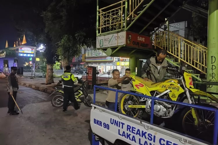 Polisi Angkut Sepeda Motor Aksi Balap Liar di Pekanbaru