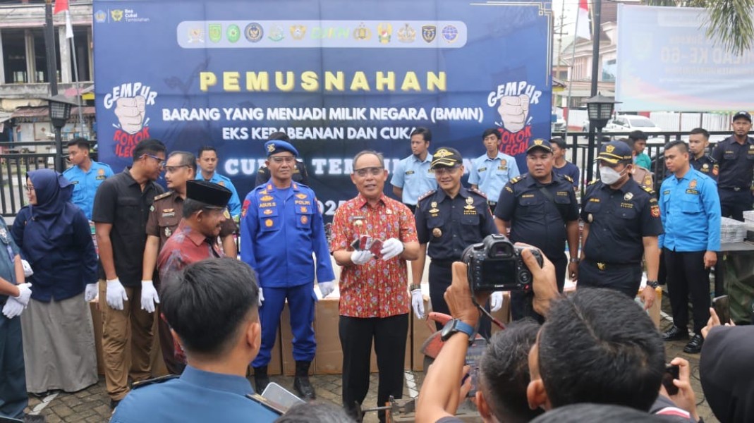 Bupati Inhil Hadiri  Pemusnahan Barang Ilegal Senilai 7 Miliar Hasil Penindakan Bea Cukai