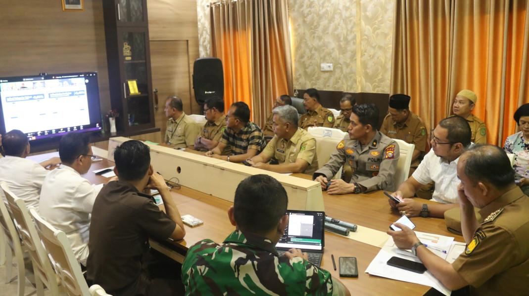 Bupati Inhil Gelar Rapat Bahas Pengadaan dan Penjualan Beras