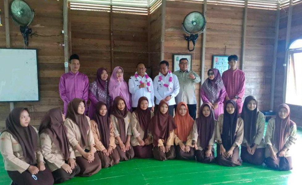 Sambangi SMAN 3 Bangko dan Tinjau Sapras Sekolah, Pj Gubri Janji Bangun RKB