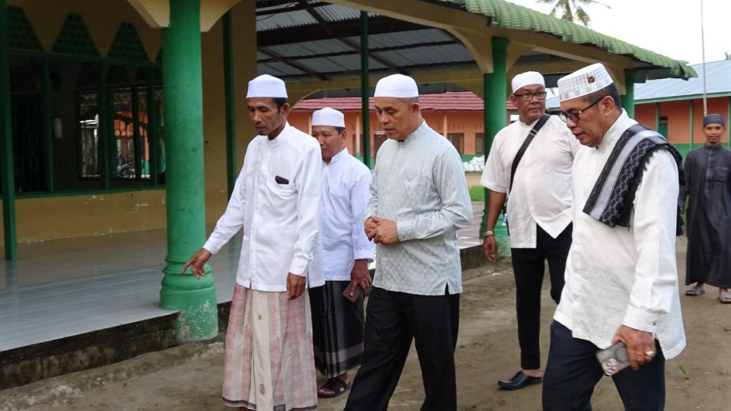 Haji Herman Minta Doa Guru Ponpes Baqiyatussa'diyah untuk Kelancaran Kepemimpinannya