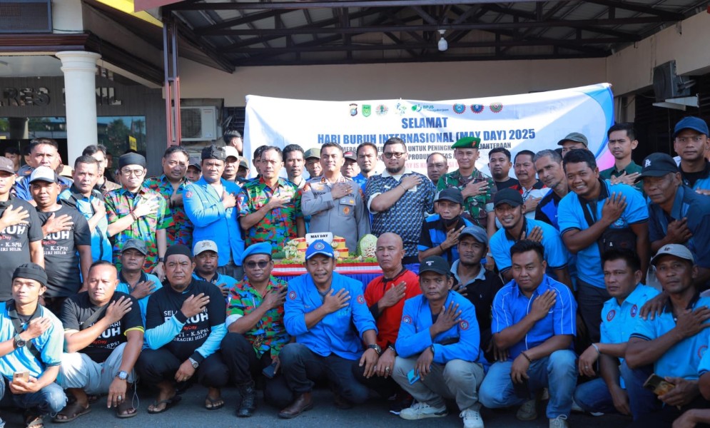 Polres Inhil dan Buruh Giat Baksos di Hari Mayday Internasional