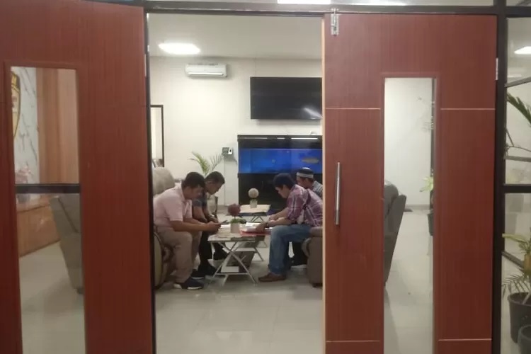 Warga Belilas Laporkan Sekda Inhu