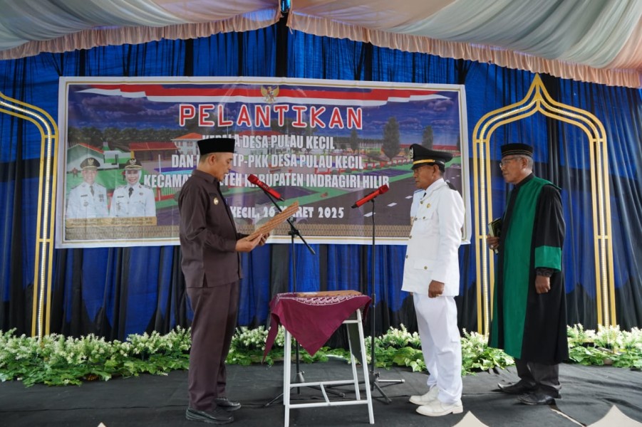 Bupati Inhil Lantik Kades Pulau Kecil Abdul Rakhman Hamis