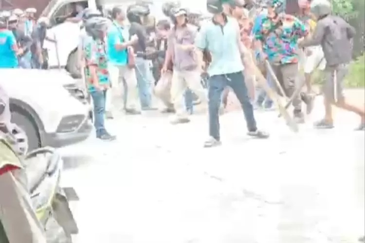 Dua Kubu Serikat Pekerja Bentrok