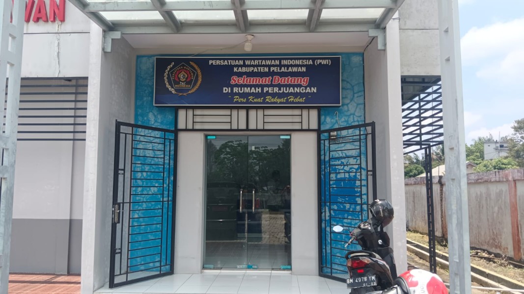 Hoax Berita Penyegelan Gedung Jurnalis Milik Pemkab Pelalawan