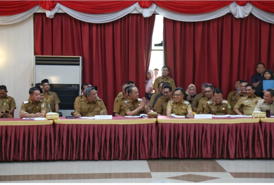 Hadiri Rapat TPID Riau, Haji Herman Usulkan Kebijakan Ekspor Kelapa