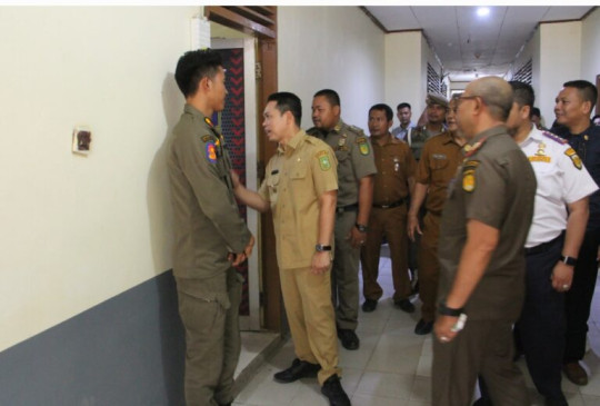 Pj.Bupati Inhil H.Erisman Yahya Tinjau Tingkat Kebersihan Kantor OPD