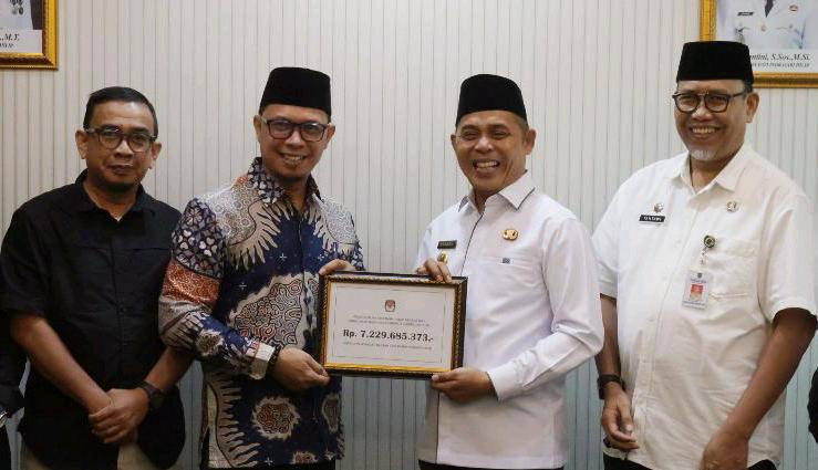 KPU Inhil Kembalikan Dana Sisa Pelaksanaan Pilkada 2024 Sebesar 7,2 Miliar