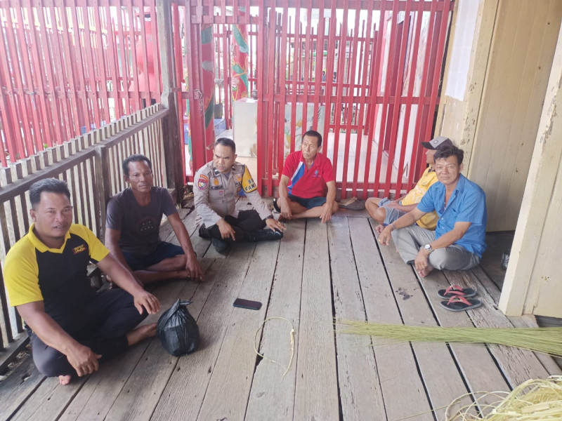 Silaturahmi ke Rumah Masyarakat, Personel Polsek Kuindra Ajak Ciptakan Stabilitas Keamanan