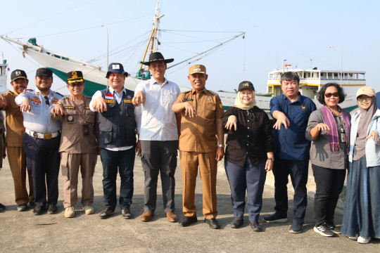 Pj Bupati Inhil Herman Bersama Tim Kemenkomarves RI Tinjau Pelabuhan Parit 21 Tembilahan