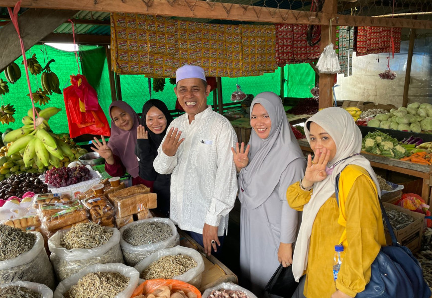 Gadis Penjual Ikan Asin, Ferawati: Kami Pilih Bapak Haji Herman Calon Bupati Inhil
