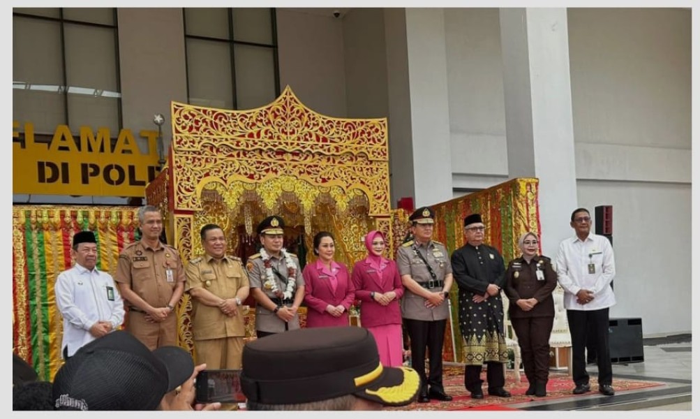 Wagubri Hadiri Prosesi Adat Tepuk Tepung Tawar Sambut Kapolda Riau Baru