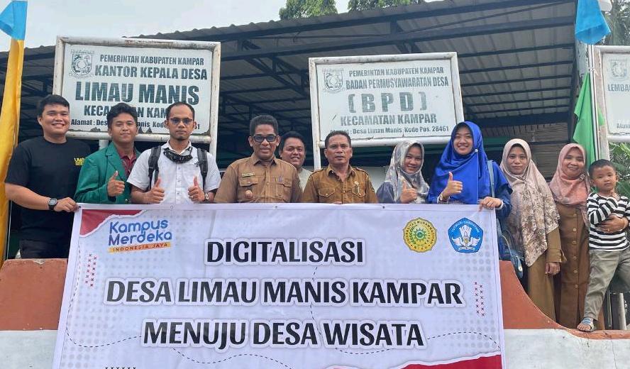Dosen Umri Beri Pelatihan Pengelolaan Website Perangkat Desa Limau Manis