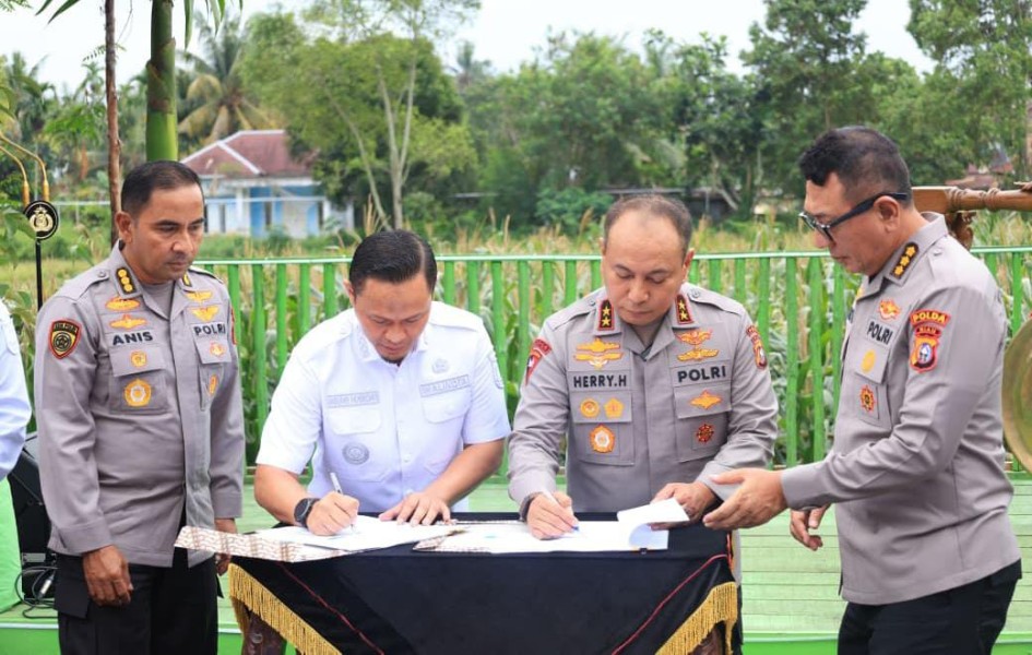 Kapolda Riau Resmikan Program Tabung Harmoni Hijau