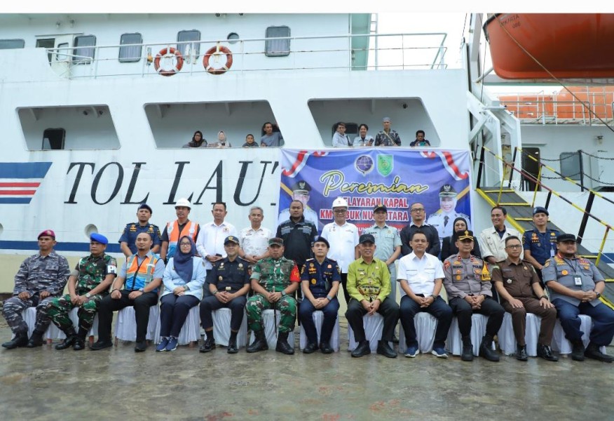 Bupati Inhil Resmikan Keberangkatan Kapal Motor Sabuk Nusantara 110