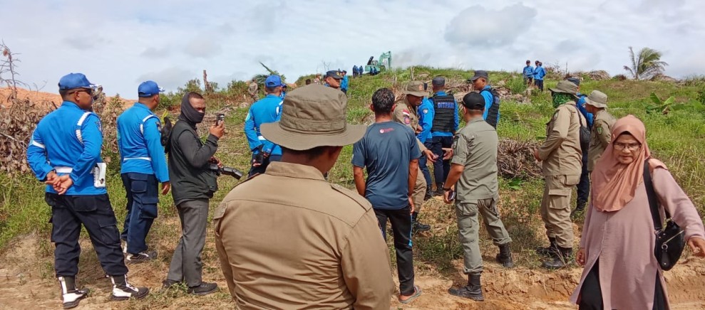 Kebun dan Rumah Warga Tanjung Banon Digusur Paksa Tim Terpadu