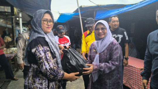 Pj Ketua TP-PKK Inhil Tinjau Langsung Korban Kebakaran Di Kuala Enok