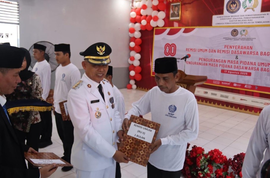 Napi Lapas Tembilahan Terima Remisi, Bupati Inhil: Jadikan Pelajaran Menjadi Pribadi yang Lebih Baik