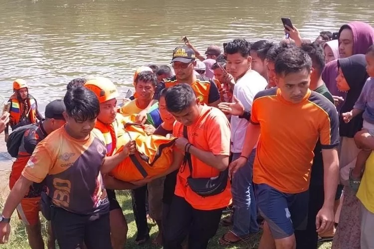 Pekerja Turap di Desa Penyesawan Tenggelam di Sungai Kampar
