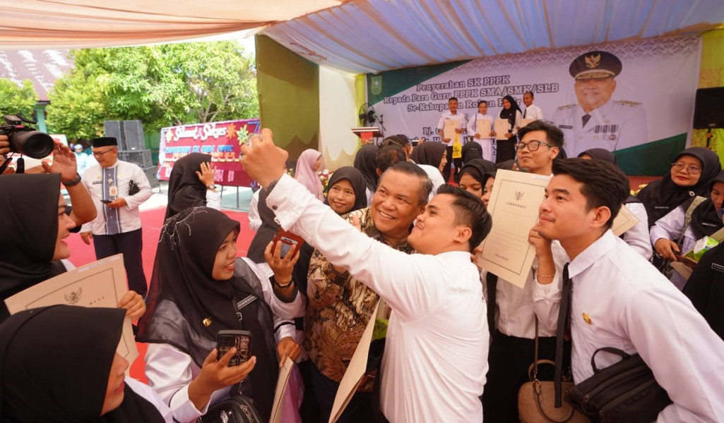 173 Guru di Rohil Senyum Bahagia Usai Terima SK PPPK dari Pj Gubernur Riau