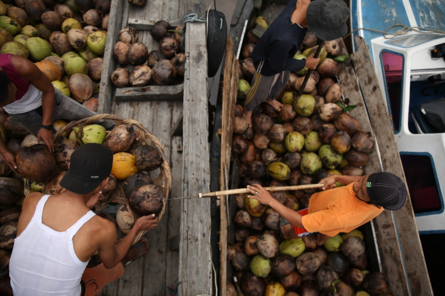 Agar Bertahan, Sebagian Industri Kelapa Mulai Kurangi Jumlah Tenaga Kerja