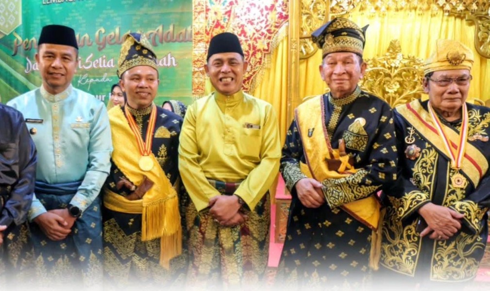 Bupati Inhil: Tahniah Gubri Abdul Wahid atas Penabalan Gelar Adat Datuk Seri Setia Amanah