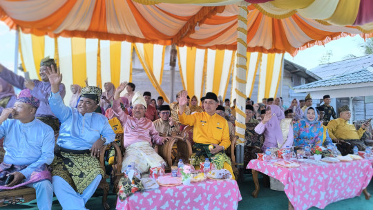 PJ Bupati Lepas Pawai Taaruf Dan Buka Bazar MTQ Tanah Merah
