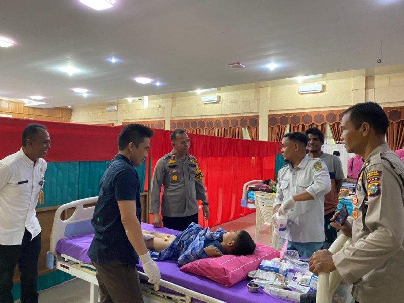Si Dokkes Polres Kuansing Gelar Sunat Massal, Pengobatan Gratis dan Pembagian Bansos Dalam Rangka Hari Bhayangkara Ke-78