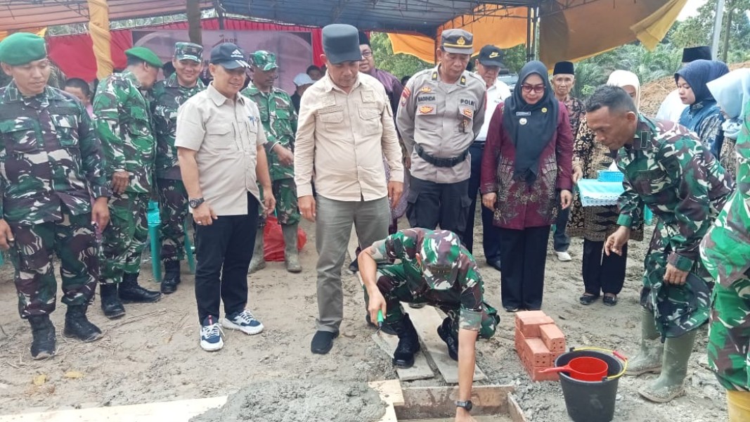Dandim 0314/Inhil Pimpin Peletakan Batu Pertama Gerai dan Pergudangan Koperasi Desa Kelurahan Merah Putih