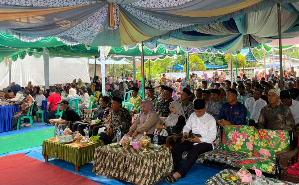 Warga Teluk Kabung Potong Lembu Sambut Haji Herman Colon Bupati Inhil