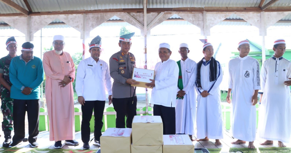 Polres Inhil Salurkan Al-Quran ke Ponpes Jilussalamah Al-Islami