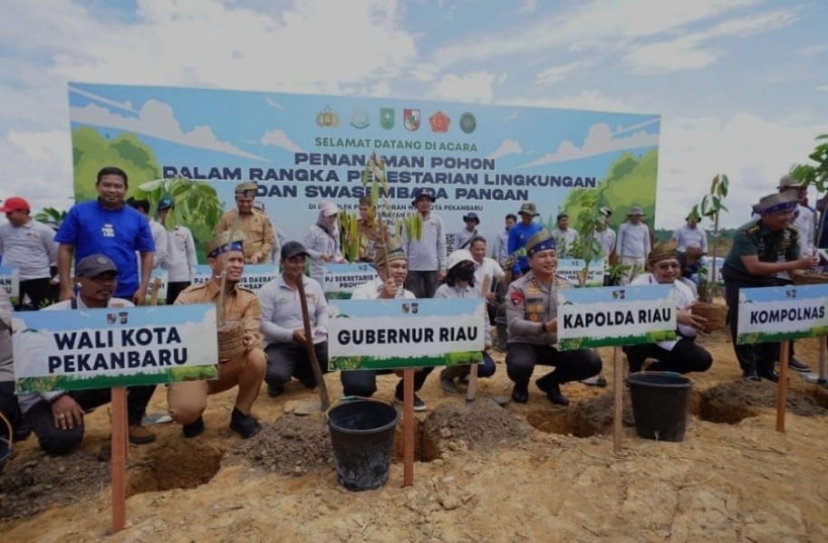 Dukung Pelestarian Lingkungan, Pemprov Riau Tanam 15 Ribu Bibit Pohon