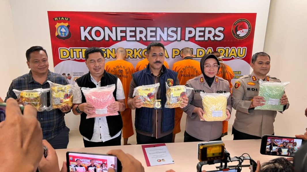 Polda Riau Gagalkan Penyeludupan 9 Kg Sabu dan 30 Ribu Pil Ekstasi ke Palembang