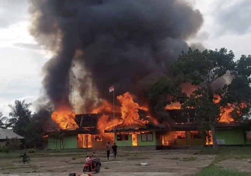 Kantor Camat Terbakar saat Pegawai Sedang Rapat