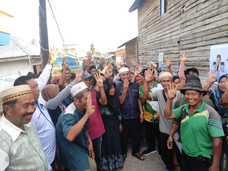 Warga Kuala Enok Curhat dengan Cabup Inhil Haji Herman Mengenai Infrastruktur dan Listrik