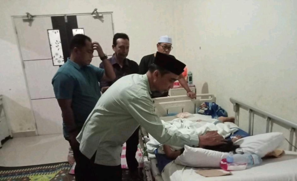 Disdik Inhil Jenguk Anak Korban Pemerkosaan yang Terbaring di RSUD
