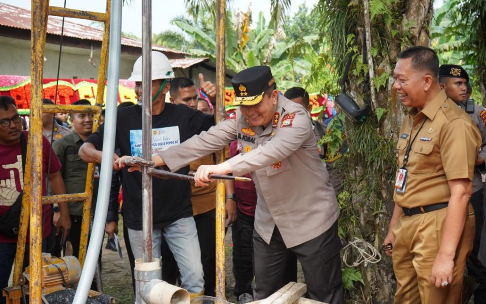 Polda Riau Berikan Bantuan 23 Sumur Bor dan 15 Pompa Air