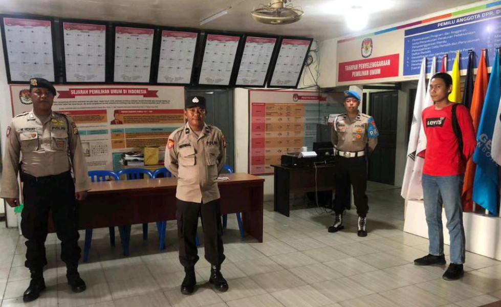 Polisi Jaga Kantor dan Kawal Komisioner KPU dan Bawaslu Inhil