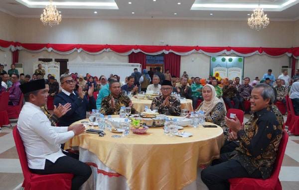 Perkuat Pendidikan Karakter, DPR RI Karmila Sari dan Mendikdasmen RI Beri Motivasi di Riau