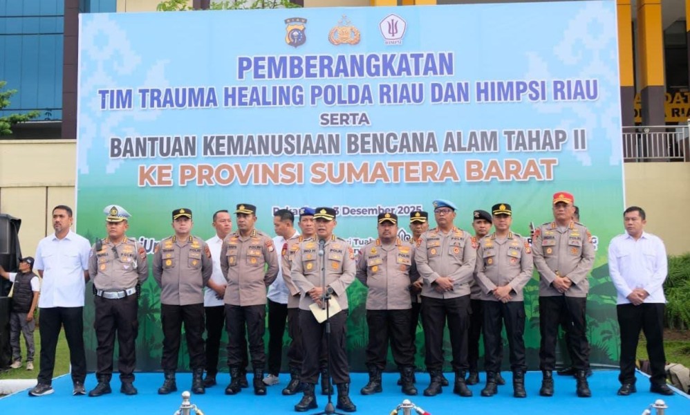 Polda Riau Berangkatkan Tim Trauma Healing, Logistik dan Alat Berat ke Agam Sumatera Barat