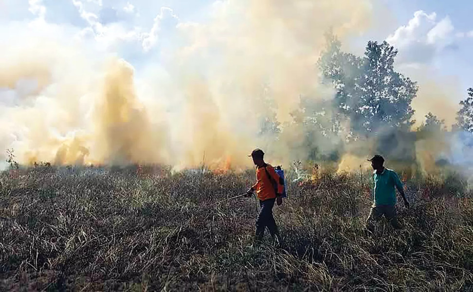 Padamkan Karhutla Masih Menunggu Bantuan Helikopter Water Bombing