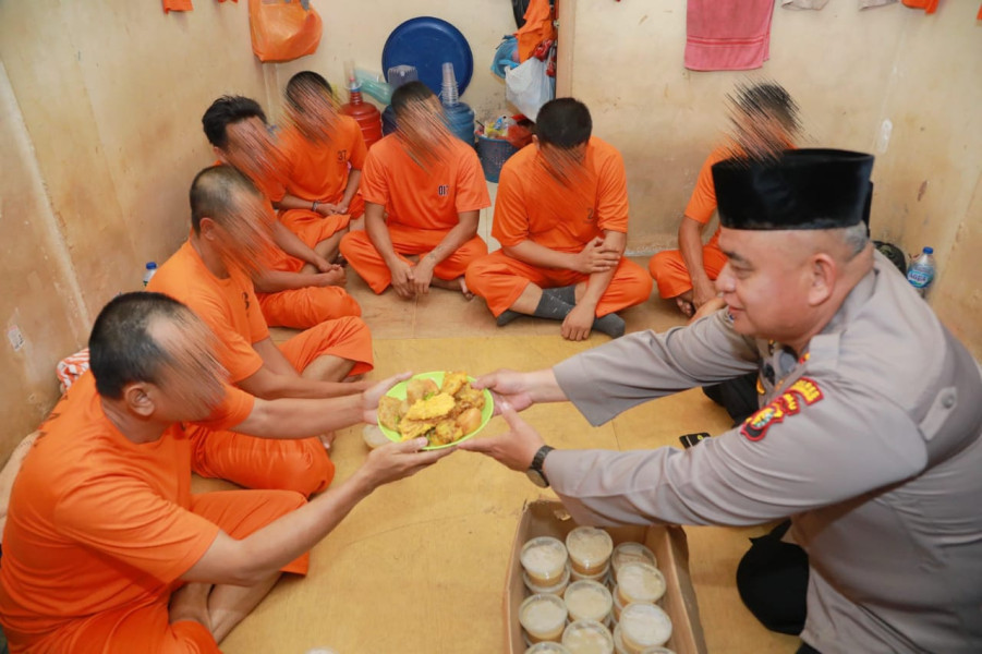 Hangatkan Ramadhan, Polres Inhil Buka Puasa Bersama Tahanan
