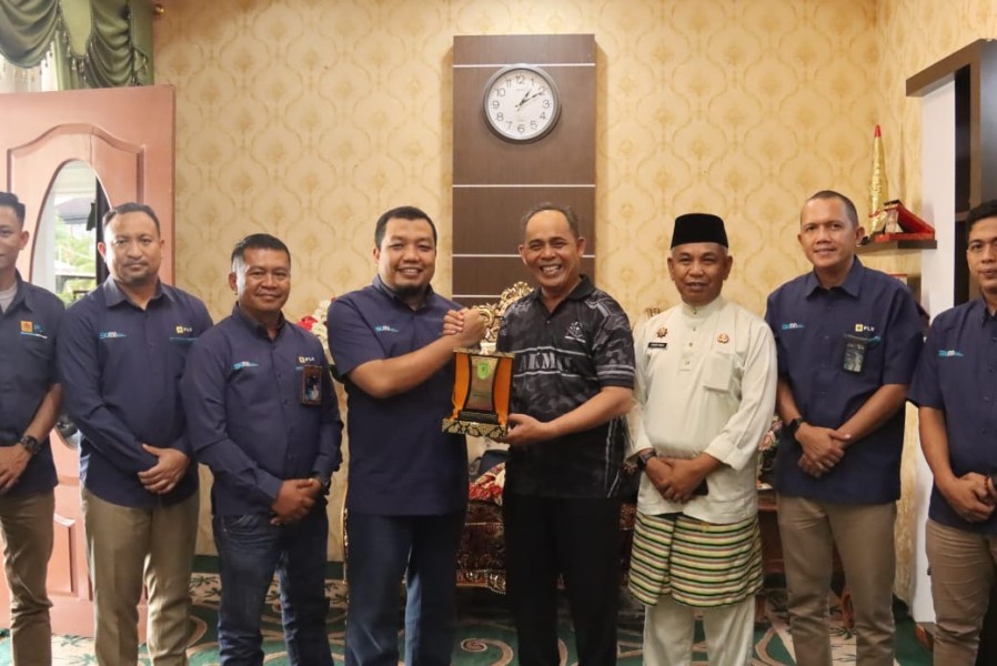 Bupati Inhil Terima Kunjungan Manajer PLN: Komitmen Bersama Tingkatkan Layanan Kelistrikan Hingga 24 Jam