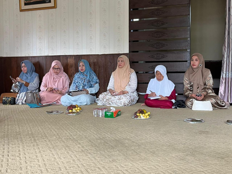Pj Ketua TP PKK Inhil, Kartika Sari Erisman, Gelar Yasinan Bulanan di Rumah Suluk Bupati Inhil