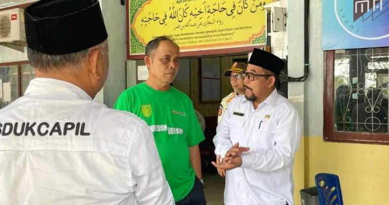 Sambangi Dinas Dukcapil Inhil, Pj Bupati Herman Pastikan Pelayanan Berjalan Maksimal