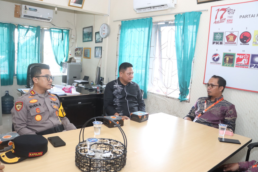 Hari Pertama, Kapolres Inhil Pantau Keamanan Pendaftaran Paslom Bupati dan Wabup di KPU